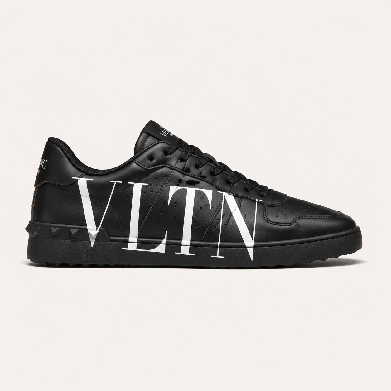 Garavani VL7N Black